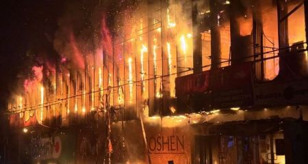 Рятувальники показали наслідки нічного удару по Запоріжжю: є постраждалі