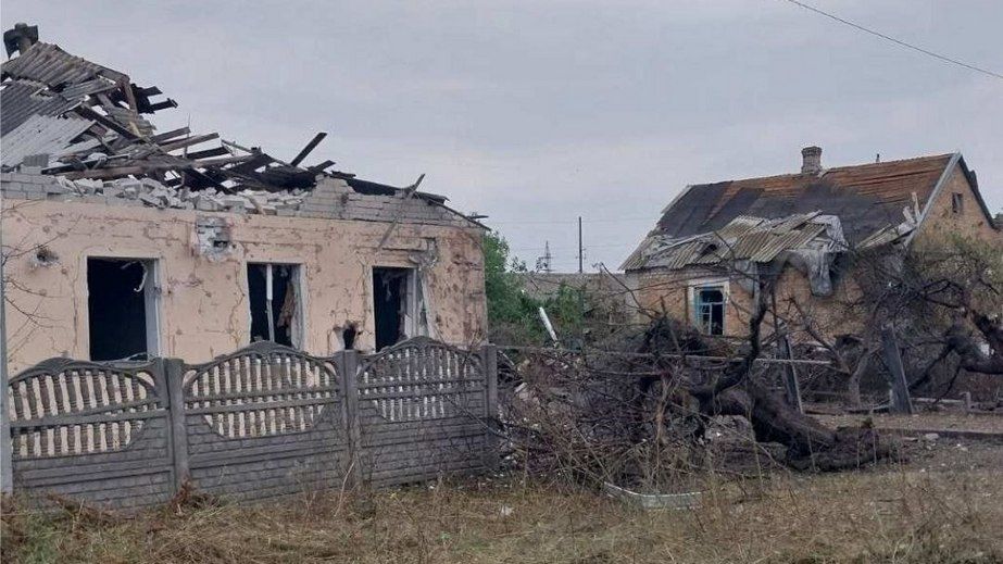 Жертва та троє поранених: ворог обстріляв пів сотні громад на Запоріжжі