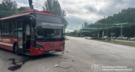 FPV-дрон попал в муниципальный автобус в Запорожье
