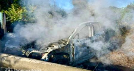 Цивільна автівка згоріла після удару FPV під Запоріжжям