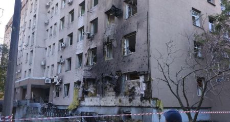 Уламки біля медзакладу: екологи показали наслідки атаки на Запоріжжя