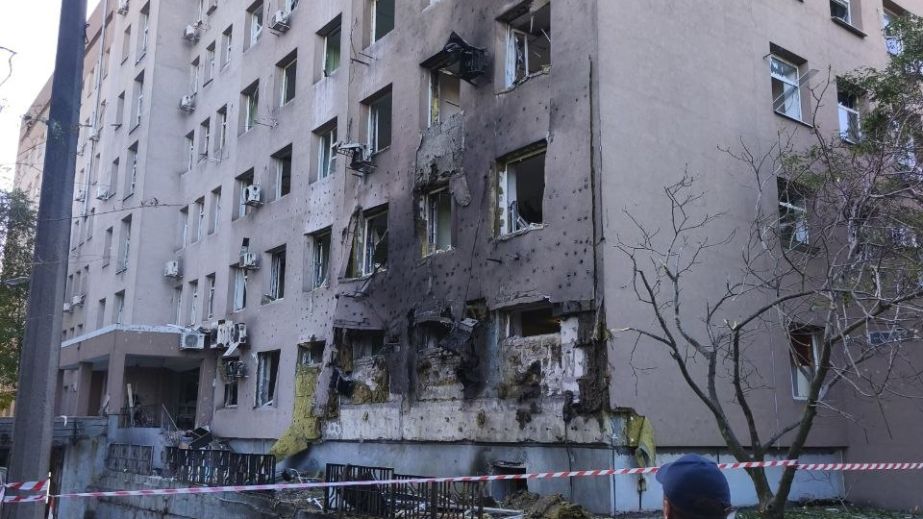 Обломки возле медучреждения: экологи показали последствия атаки на Запорожье
