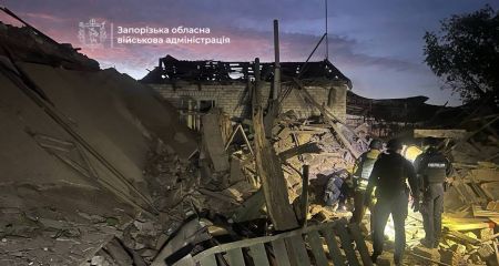 РФ атаковала Запорожье: под завалами дома нашли двоих погибших