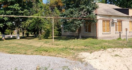 Біля Укрпошти в Запорізькому районі прибрали стихійне звалище