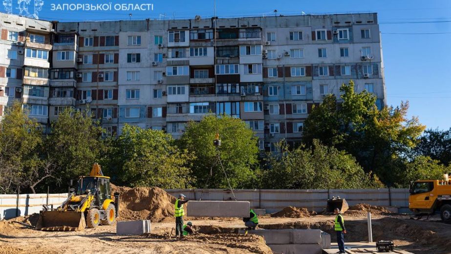 "Подземное" укрытие во дворах: на Бабурке в Запорожье строят новый тип убежища