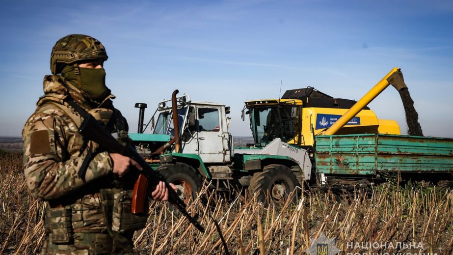 Спецназовцы помогли аграриям собрать урожай под Запорожьем
