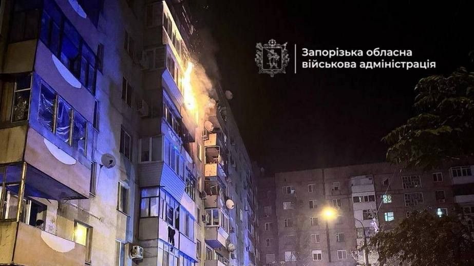 Россияне ударили по многоэтажке в Запорожье: есть пострадавшие