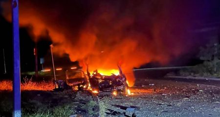 Будинок, вантажівки та легковики палали після обстрілів Запоріжжя &ndash; кадри