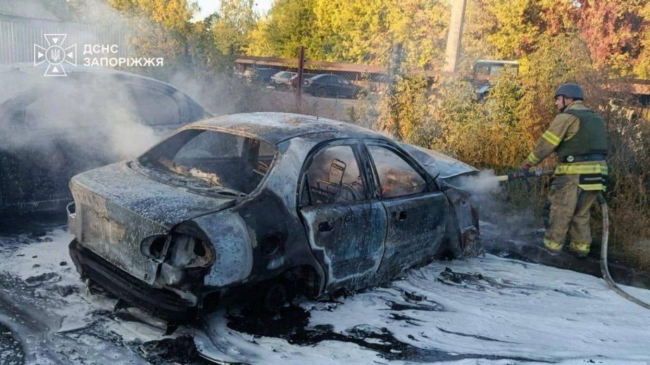 Обстріли Запоріжжя та передмістя: палали оселя й автівки