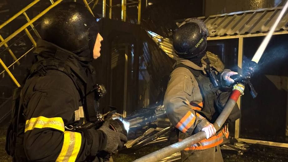 Четыре пожара бушевали после ударов РФ в Запорожье и пригороде