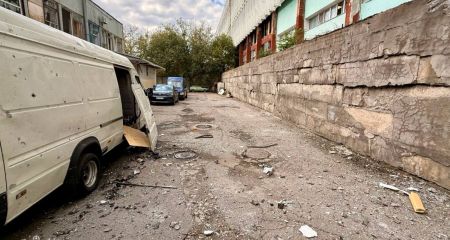 Россияне атаковали склад в Запорожье: пострадали три человека