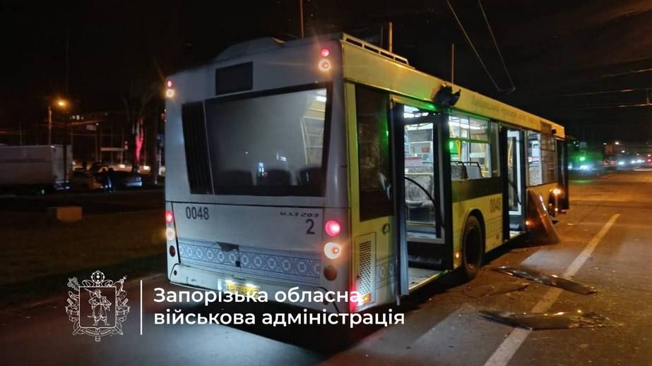 Городской автобус атаковали россияне в Запорожье &ndash; последствия