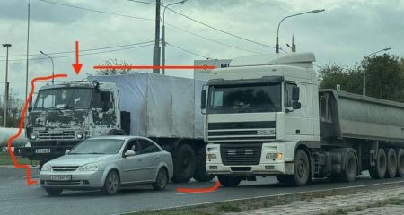На Запоріжжі РФ маскує військові вантажівки під гуманітарний транспорт