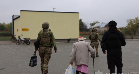Поліція вивезла чотирьох людей із прифронтових селищ Запоріжжя
