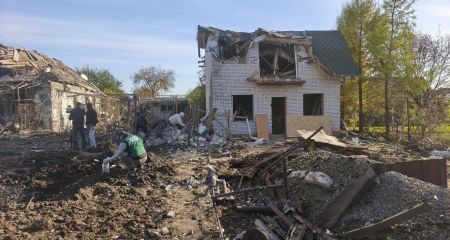 Руины и воронка: экологи обследовали места атак в Запорожье