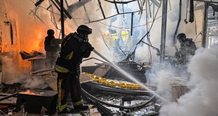Пожежу в ТЦ Запоріжжя загасили: що нині коїться на місці "прильоту"