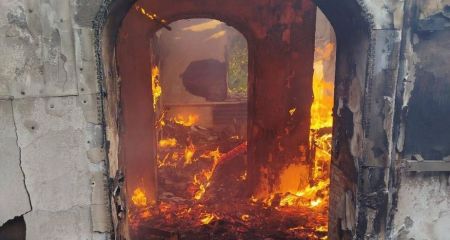 Оселя горіла після обстрілів у передмісті Запоріжжя