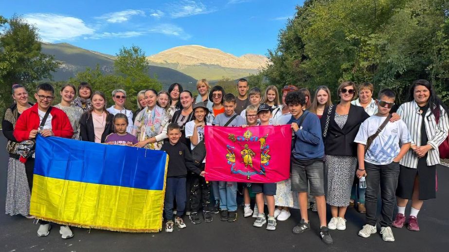 10 днів без тривог: родини запорізьких захисників відпочили в Греції