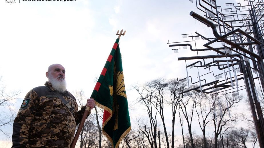 На "Дерево памяти" в Запорожье добавили имена павших Героев