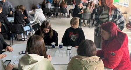 Командна робота та лідерство: у Запоріжжі молодь випробувала себе у грі-симуляції