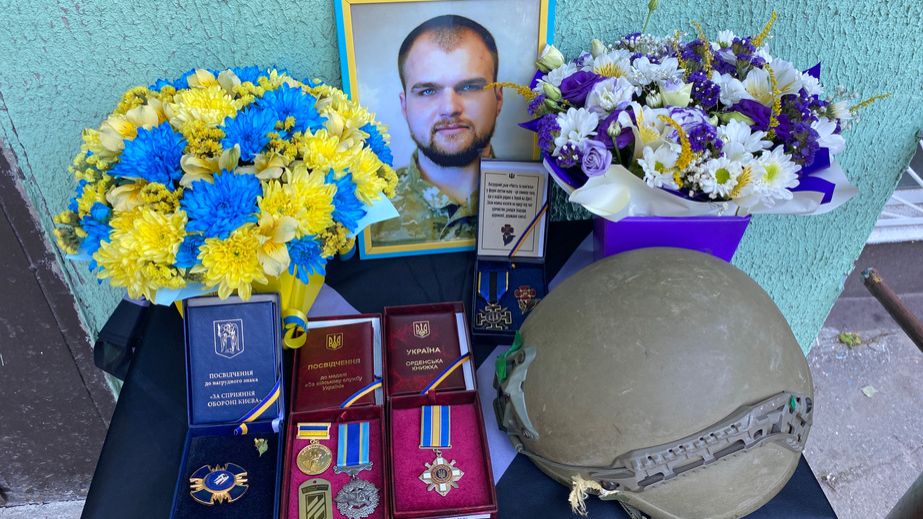 Мемориальную доску в честь павшего героя установили в Запорожье