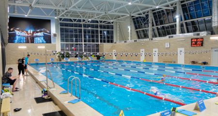 Відновлення та адаптація: у Запоріжжі 60 ветеранів безкоштовно відвідують плавання