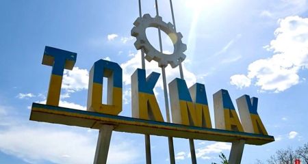 Окупанти відбирають покинуті авто у Токмаку на Запоріжжі: що відомо