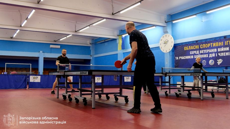 В Запорожье более 100 ветеранов присоединились к тренировкам по настольному теннису