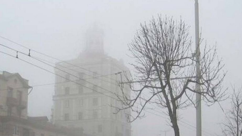 Запорожцам советуют меньше контактировать с уличным воздухом: что произошло