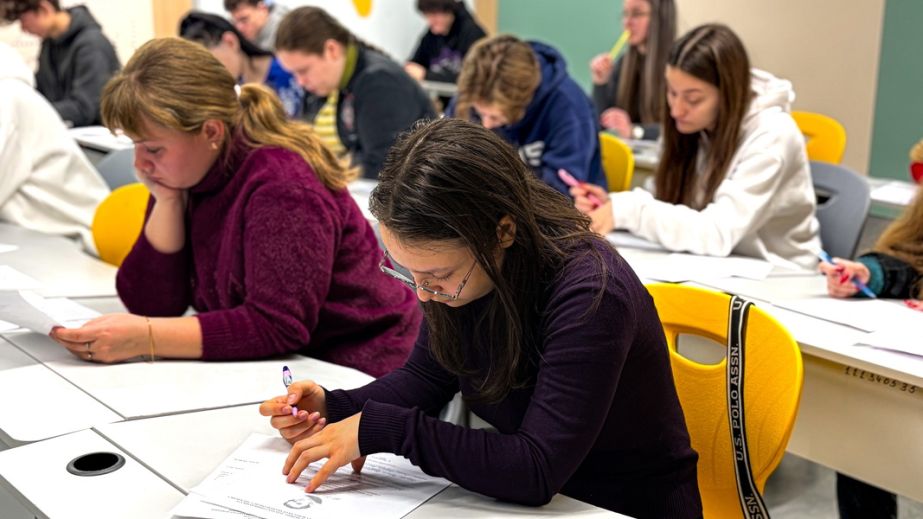 Понад сотня школярів і студентів Запоріжжя долучилися Шевченківського конкурсу