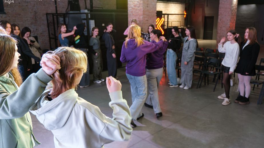 Тренінг із самозахисту для дівчат-підлітків провели у Запоріжжі &ndash; кадри