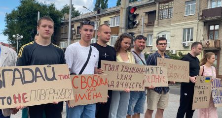 Во время акции памяти в центре Запорожья полностью остановили движение &ndash; кадры