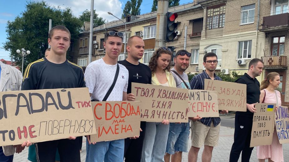 Під час акції пам&rsquo;яті в центрі Запоріжжя повністю зупинили рух &ndash; кадри