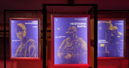 Військові, медики та вчителі: у Запоріжжі представили виставку про незламних жителів області
