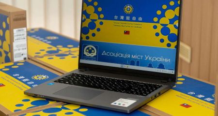 650 ноутбуків для профтехів: міжнародні партнери передали запорізьким учням техніку