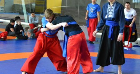 Казацкая борьба на поясах: в Запорожье прошел чемпионат по рукопашному бою "Спас"
