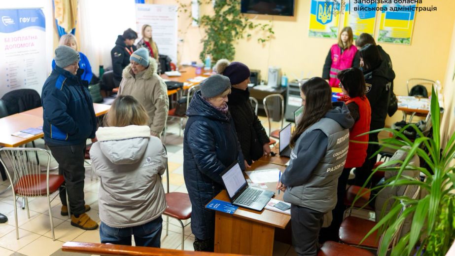 Щодня евакуюють близько 60 людей: як на Запоріжжі допомагають переселенцям