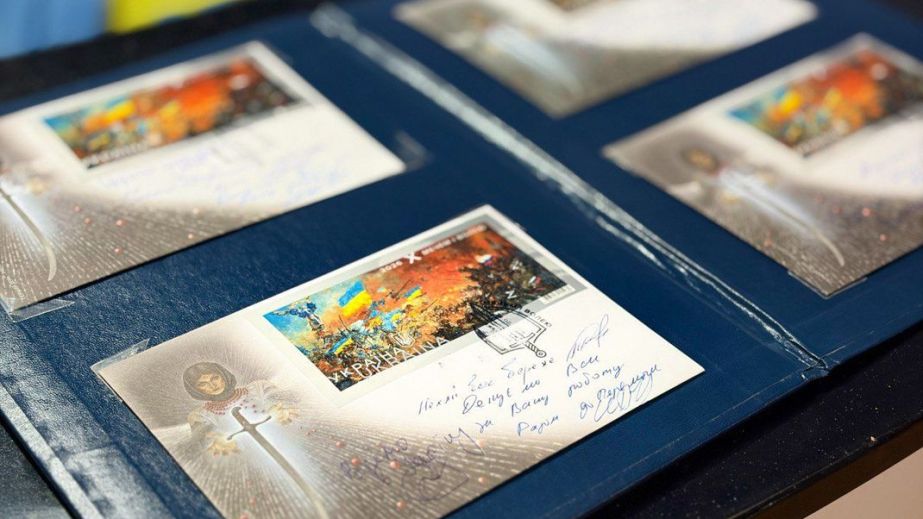 "Мечем и волей": новую марку Укрпочты погасили в Запорожье