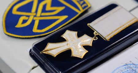 "Героям без зброї": у Запоріжжі 20 волонтерів отримали знаки народної пошани