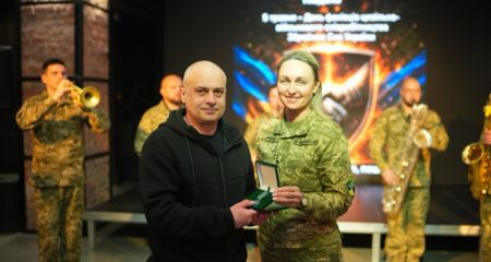 У Запоріжжі нагородили військових, які допомагають прифронтовим громадам &ndash; кадри