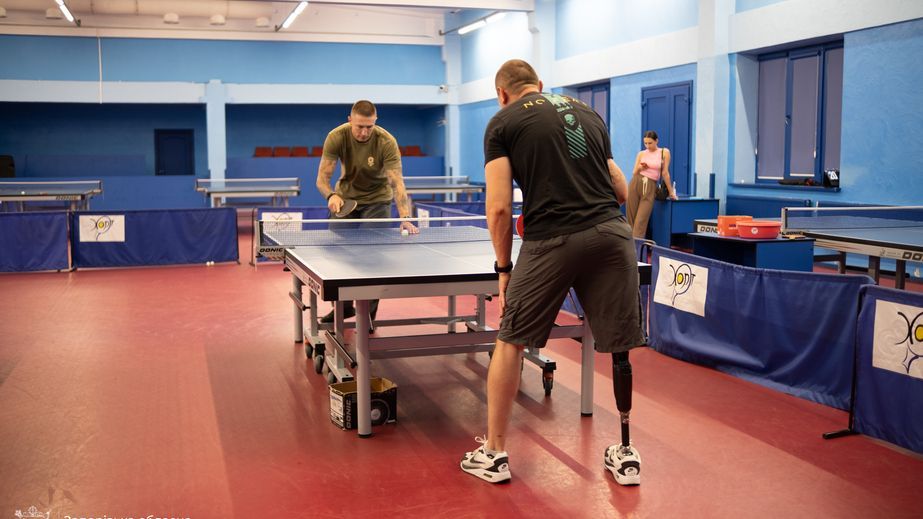 Запорожские ветераны соревновались в финале турнира по настольному теннису – кадры