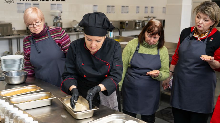 Как старшее поколение запорожцев посещает кулинарные мастер-классы &ndash; кадры