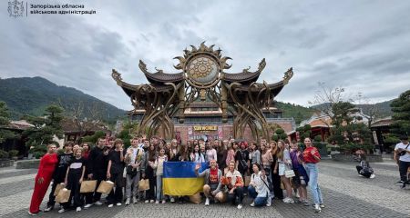 Без тревог и взрывов: запорожские дети защитников провели две недели во Вьетнаме