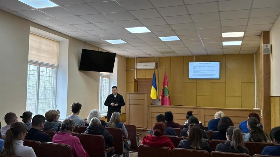 В Запорожье медиков обучали общению с ветеранами