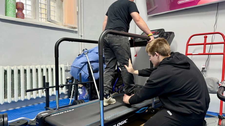 В Запорожье ветеран-реабилитолог помогает собратьям восстанавливаться после ранений