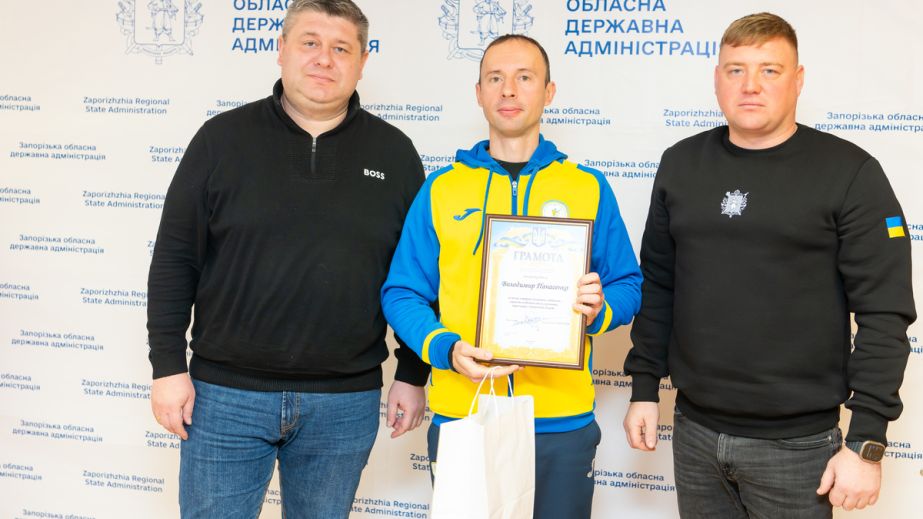 Подяки та памʼятні подарунки: у Запоріжжі привітали параспортсменів