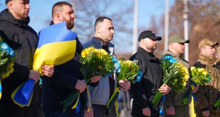 В Запорожье почтили память погибших украинских добровольцев &ndash; кадры