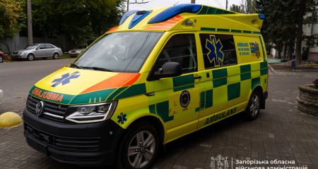 Сучасну реанімаційну карету "швидкої" передали запорізькій дитячій лікарні