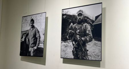 Фотовыставку бойцов "Азова" открыли в Запорожье