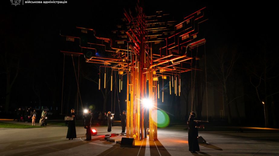 Нові дзвіночки зʼявилися на "Дереві пам’яті" у Запоріжжі – кадри